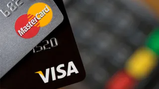 Visa и Mastercard приостанавливают работу в России