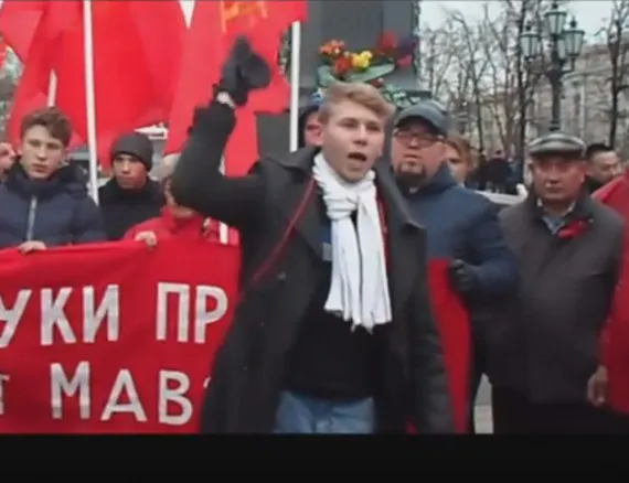 Брянские коммунисты побывали на шествии в честь 100-летия революции в Москве (Видео)