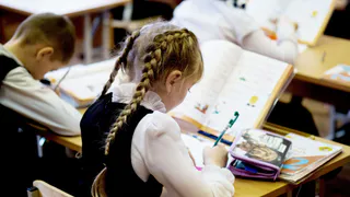 Брянские школьники сядут за парты на 1 день позже.