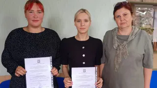 Двум сиротам из Почепского района вручили жилищные сертификаты