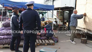 В Брянске ликвидировали незаконную торговую точку после 17 административных протоколов