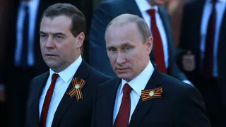 Владимир Путин и Дмитрий Медведев поздравили брянского губернатора с Днём Победы